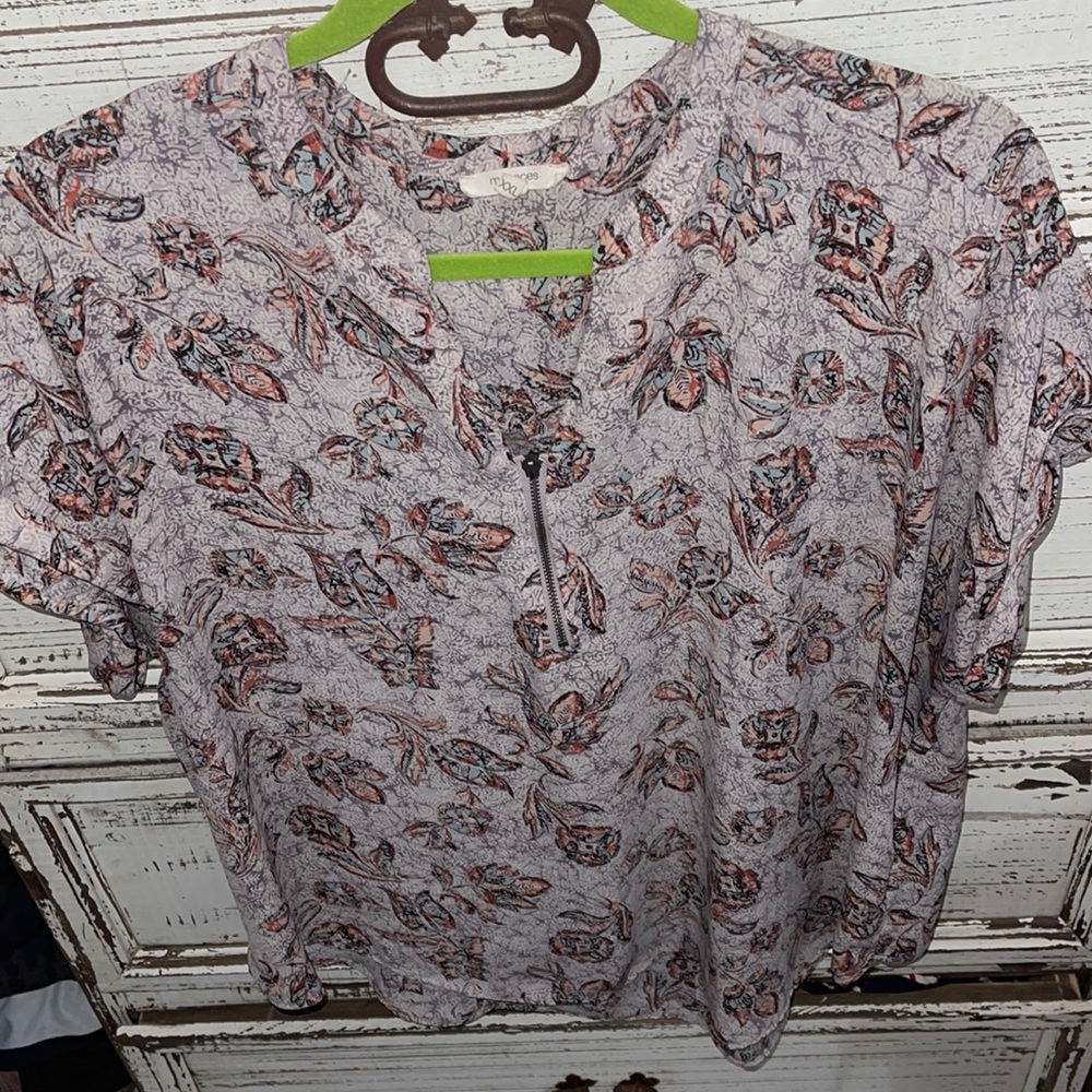 NWOT Maurice’s blouse with zipper on front flower 🌹 grey color pretty size xxl
